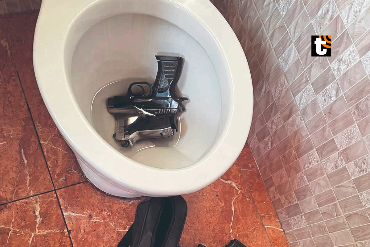 Venezolano que fue liberado por jueza balea a dos policías.