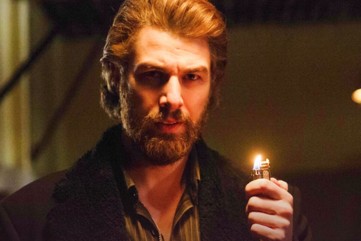 Fikret a punto de incendiar los establos de Demir (Foto: Tims & B Productions)