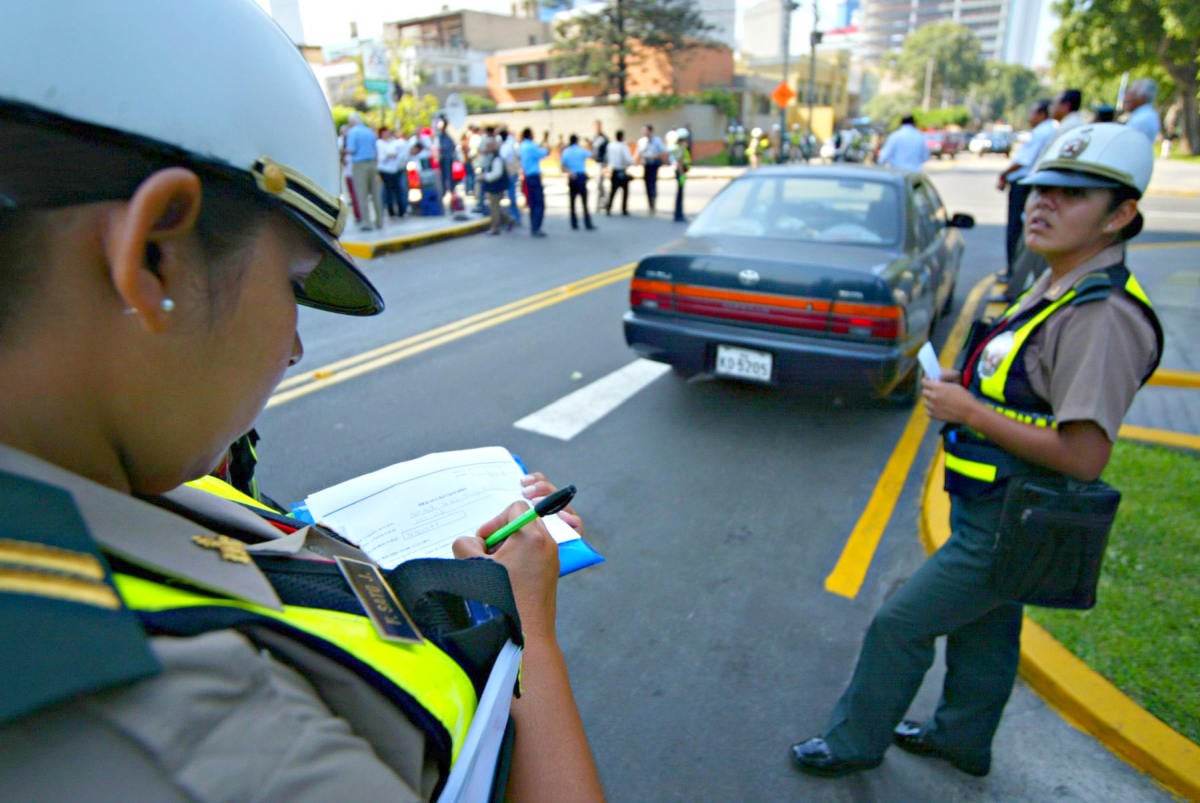 Los choferes contarán con plazos específicos según la clasificación de la falta cometida en las vías públicas. Foto: Andina referencial