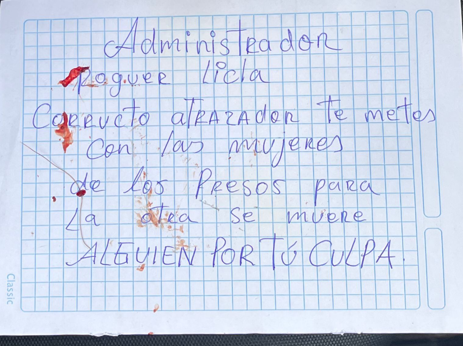 Un desconocido dejó una caja de cartón con una granada de guerra, cartuchos de dinamita y municiones en la puerta del penal de máxima seguridad Miguel Castro Castro. (foto: Mónica Rochabrum/Trome)
