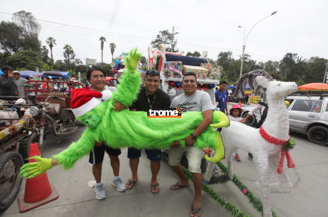 Mototaxi de estilo navideño. El 'Motonoel' y el Grinch de Villa comparten alegría en las calles y en TikTok. (Entrevista: Isabel Medina / Foto: Violeta Ayasta / Trome).
