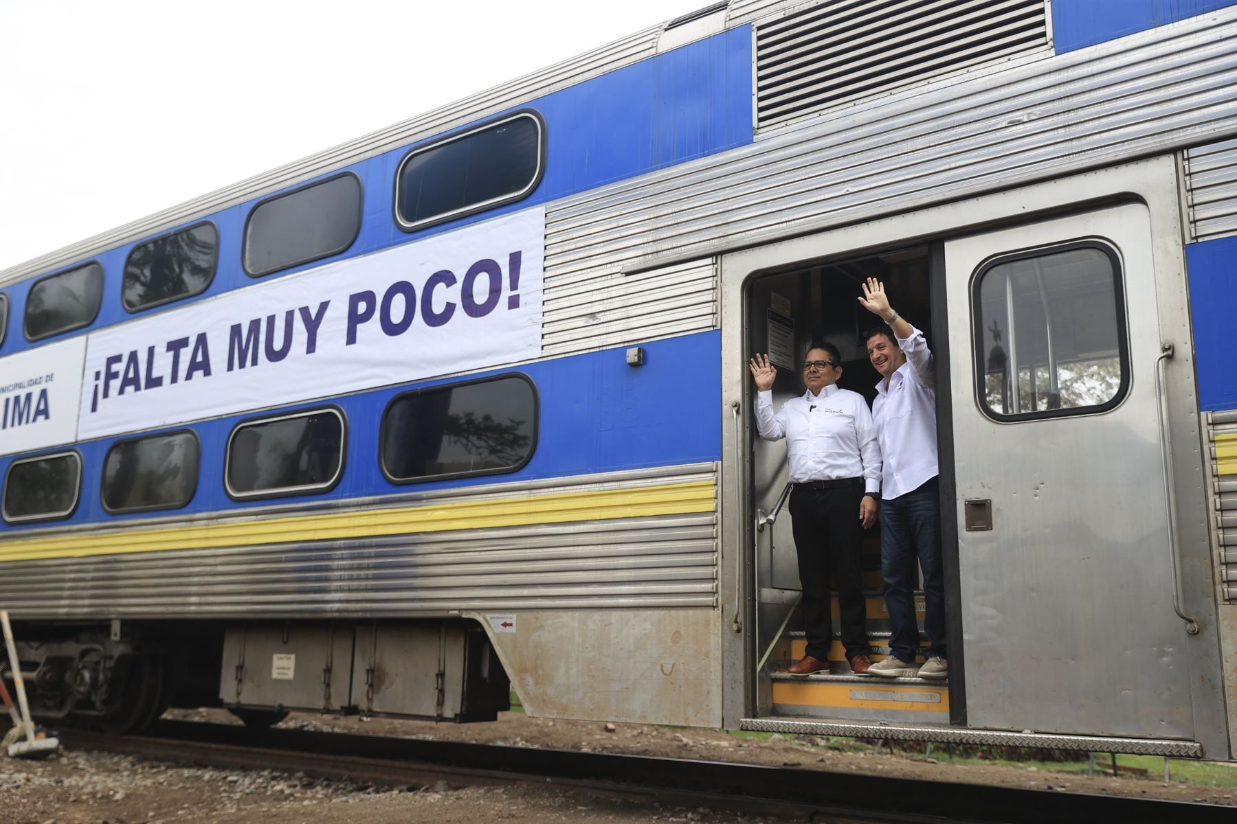 El alcalde de Lima, Renzo Reggiardo, y el presidente ejecutivo de ProInversión, Juan del Carpio, participaron del primer recorrido. Foto: Andina