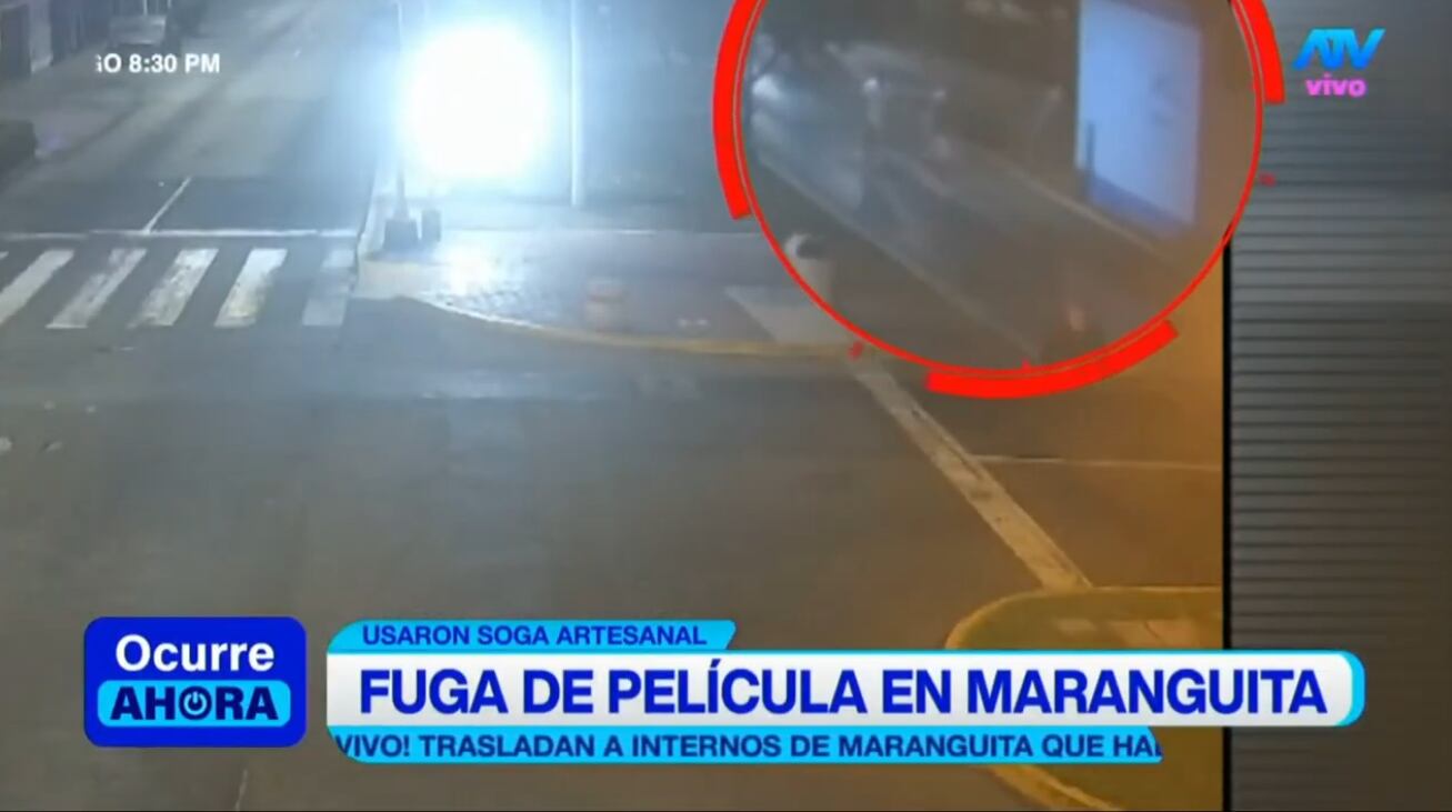 Tres internos descalzos caminando por la avenida Los Precursores tras fugar de Maranguita.