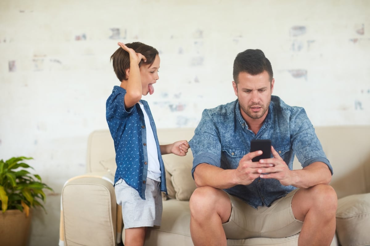No se trata de pasar más horas con tus hijos, sino de compartir momentos de calidad. Aprende cómo lograr ese equilibrio. Foto: Istock.