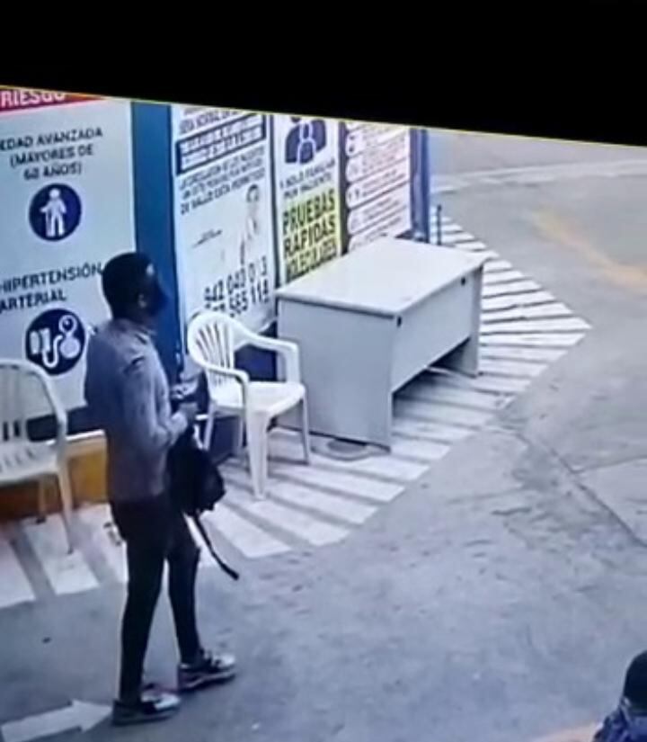 Dos extranjeros atacaron a balazos a trabajador del policlínico 'Quito' para robarle 30 mil soles que había cobrado.