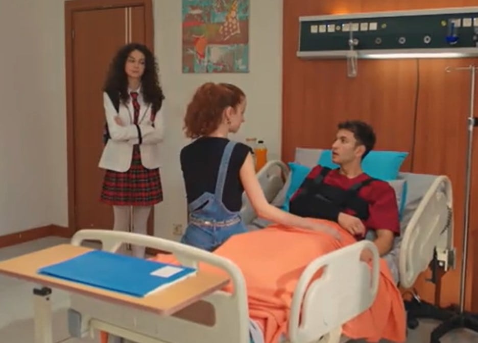 Tolga se entera de que Ömer le salvó la vida (Foto: NG Medya)