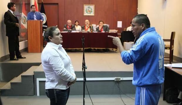 Pedro Mamanchura, guardaespaldas de Alicia Delgado, frente a Abencia Meza en el juicio que los encontró responsables del asesinato de la cantante folclórica