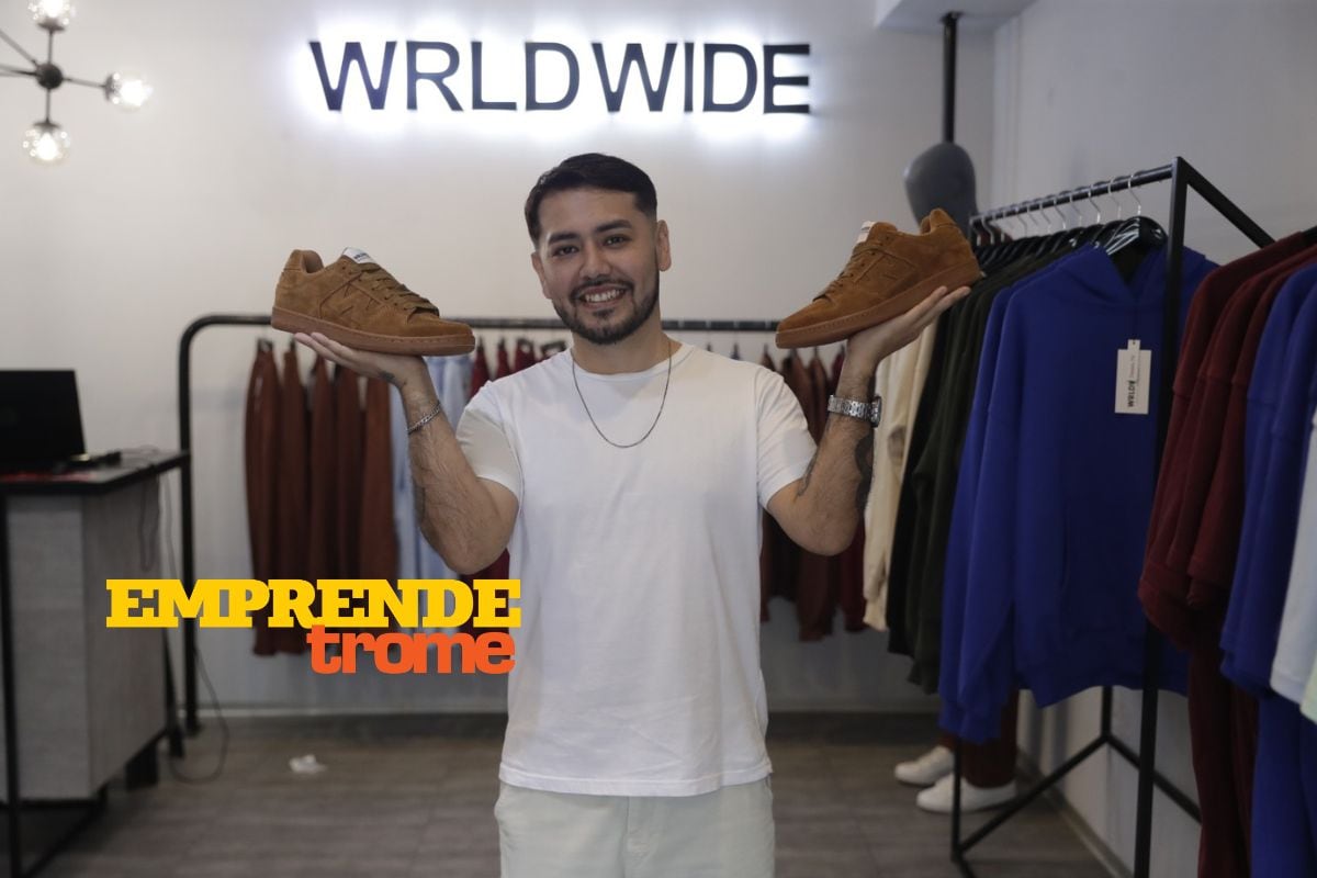 Sandro vende todo el outfit, desde calzado hasta prendas. Foto: HUGO GERARDO.