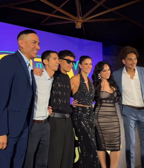 Peter Fajardo en el rueda de prensa del canal de streaming '+QTV' de María Pía Copello.