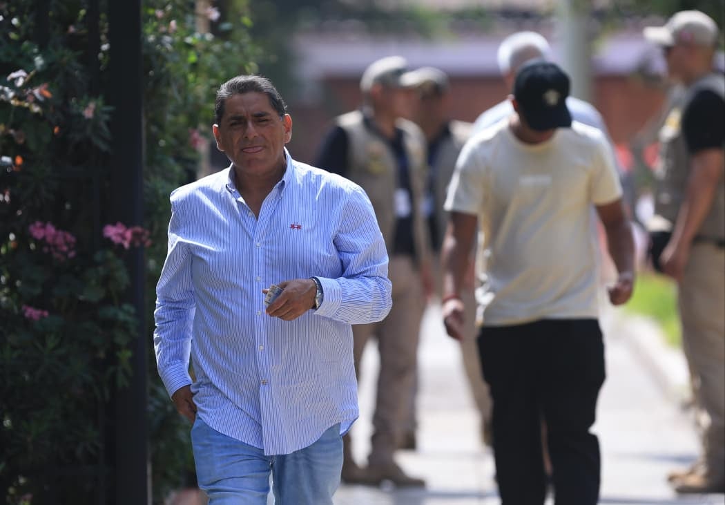 Carlos Álvarez renuncia a País para Todos: teatro, desacuerdos y promesas de pacificar el país