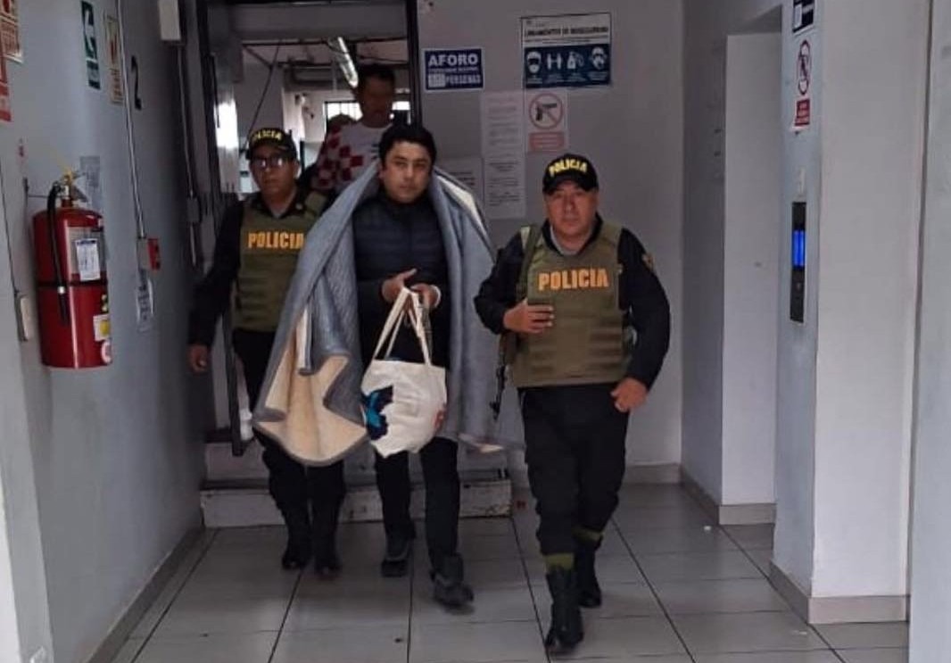 Guillermo Bermejo ingresa al penal de Ancón.