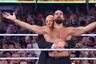 Seth Rollins canjea el maletín Money in the Bank ante CM Punk en SummerSlam | VIDEO