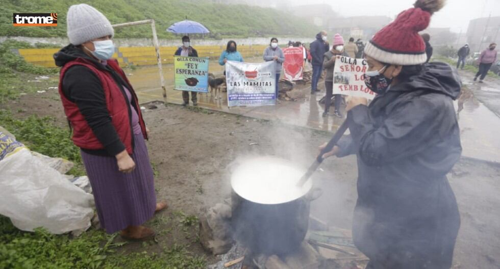 Grupo Laqay Perú, entre los que está el llamado 'Ángel de los desayunos' llevan ayuda a ollas comunes de Comas, Villa El Salvador y Villa María del Triunfo.
