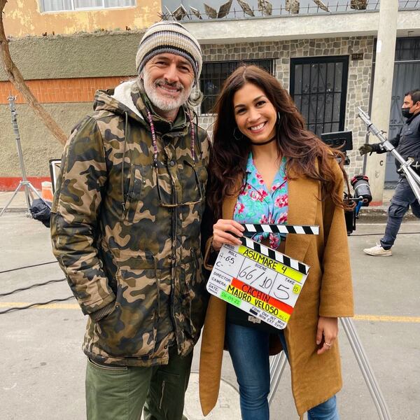 Fiorella Luna junto al director Carlos Alcántara. (Foto: @lunafiorella).