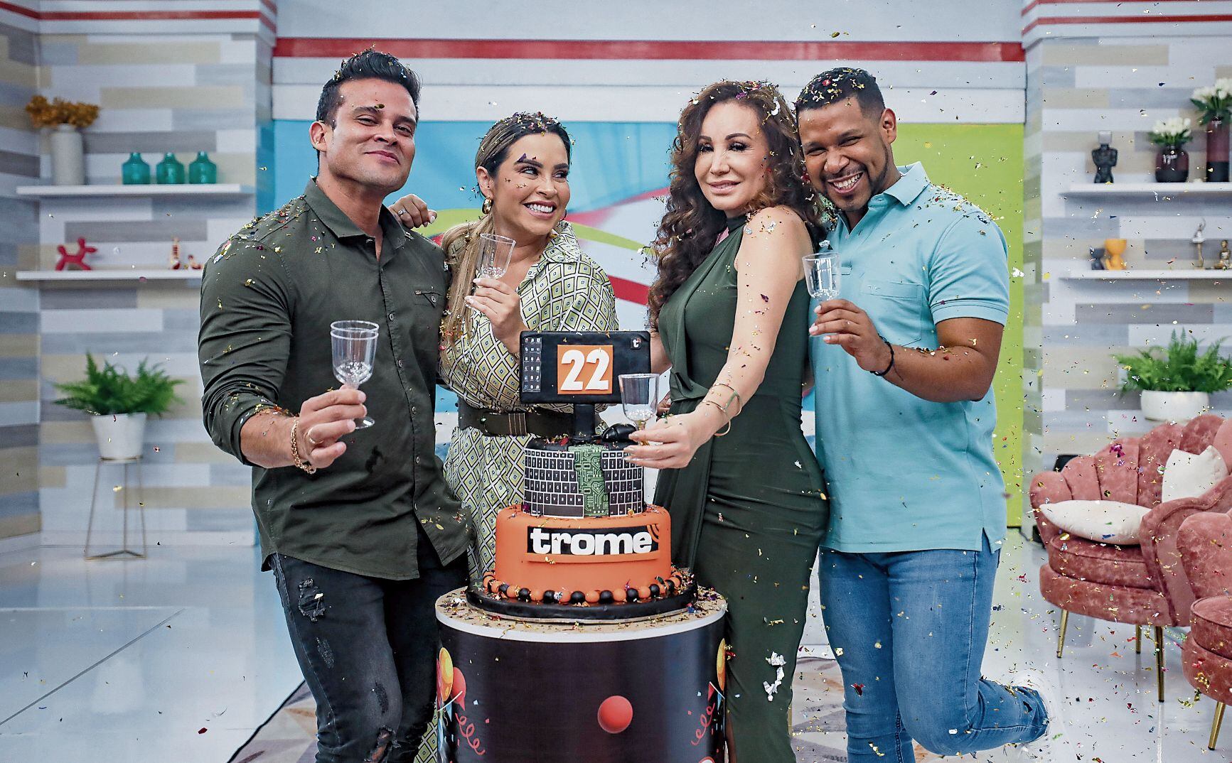Christian Domínguez, Ethel Pozo, Janet Barboza y Edson Dávila, 'Giselo', conductores de 'América Hoy'. (Foto: Trome)
