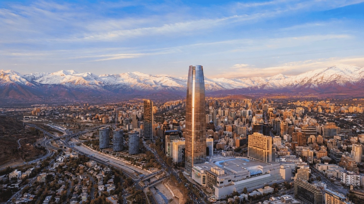 A nivel regional, Sky también anunció la nueva ruta directa entre Santiago y Punta Cana que iniciará de cara a la temporada de verano, una de las más solicitadas por los viajeros chilenos.