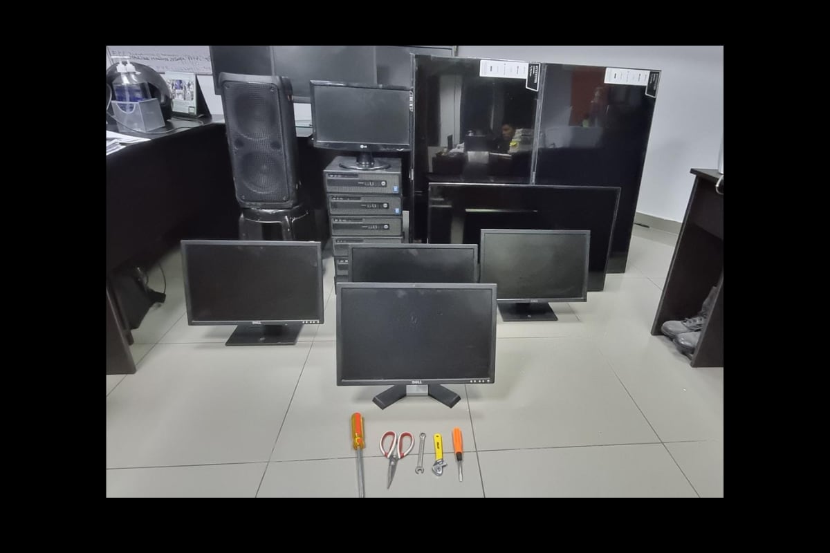 Banda de ladrones robó computadoras, televisores y dinero de local de apuestas deportivas.