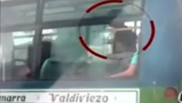 Cercado de Lima: Falsos vendedores de golosinas asaltan a pasajeros de bus.