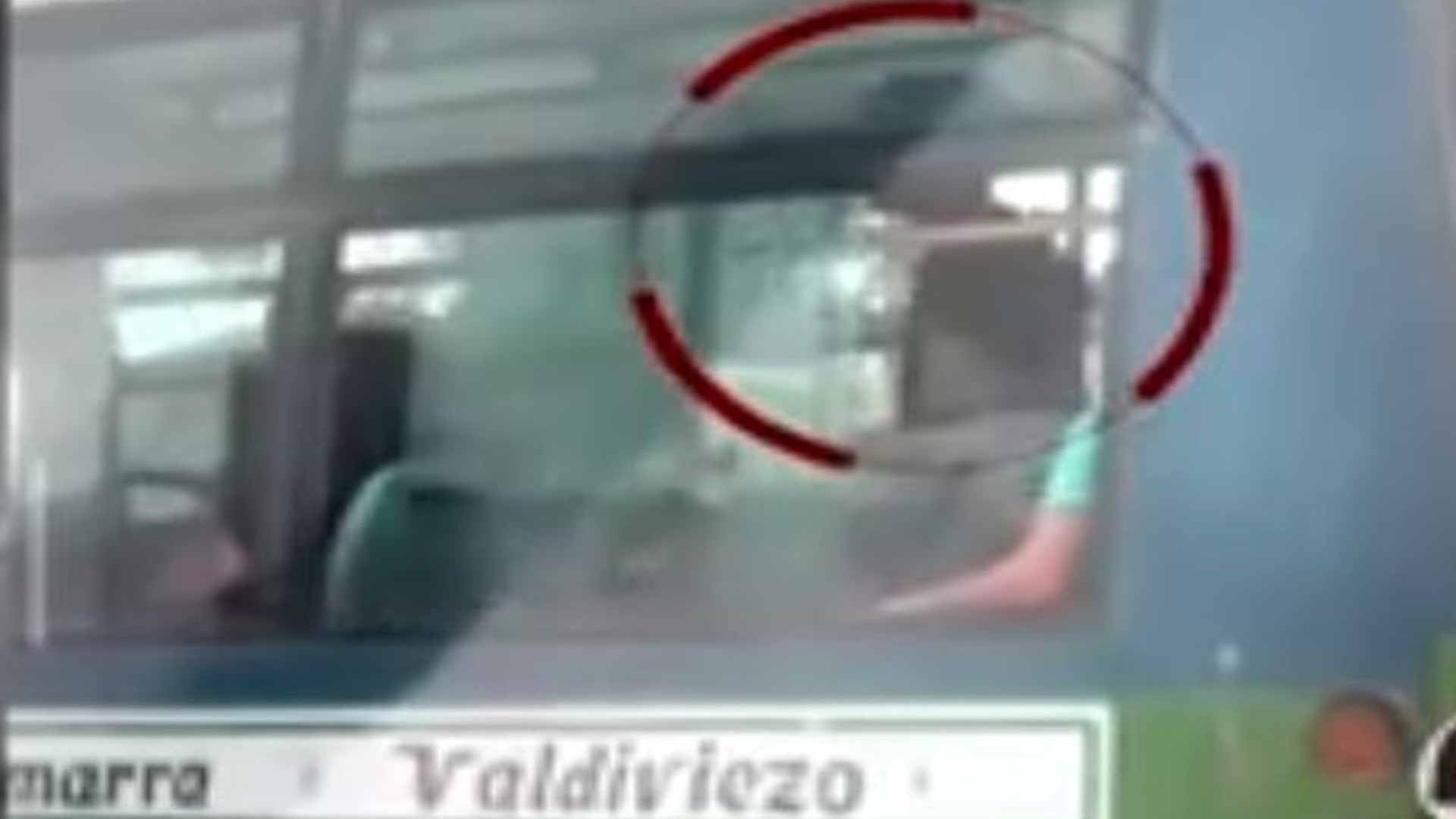 Cercado de Lima: Falsos vendedores de golosinas asaltan a pasajeros de bus.