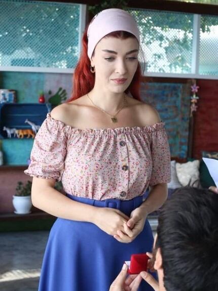 Aslihan Güner interpretando a Yildiz (Foto: Süreç Film)