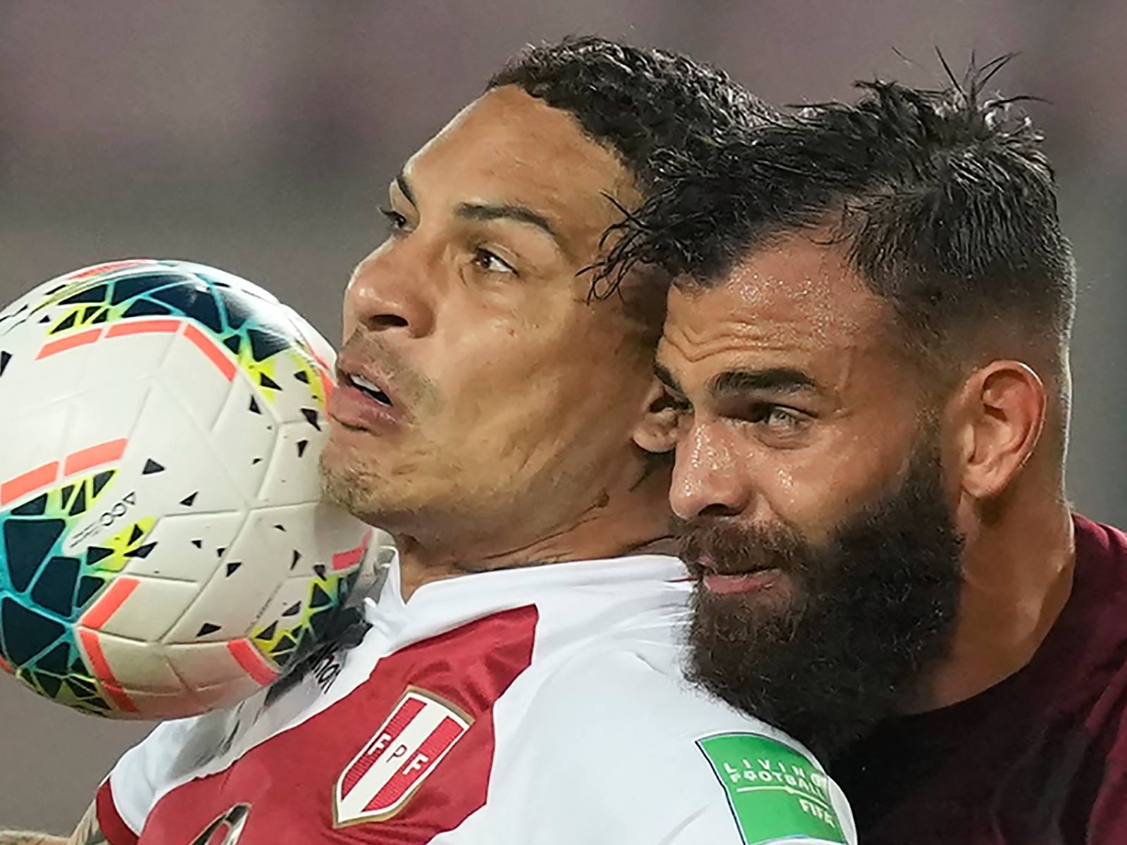 Sigue la señal de América Televisión (Canal 4) en vivo y en directo para mirar el partido Perú vs. Venezuela por la jornada 6 este jueves 21 de noviembre por la fecha 6 de las Eliminatorias 2026. (Foto: AFP)