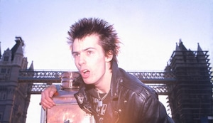 El Búho camina por el jirón Quilca