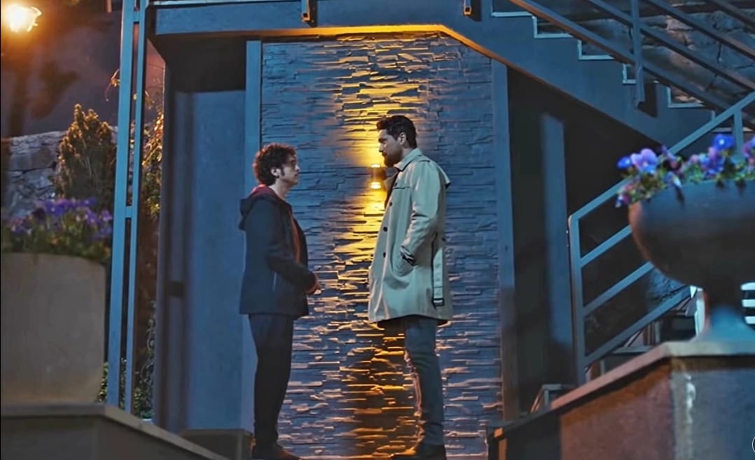 Ferman le propone a Ali Vefa irse con él a un nuevo trabajo donde todos estarán contentos con su llegada.