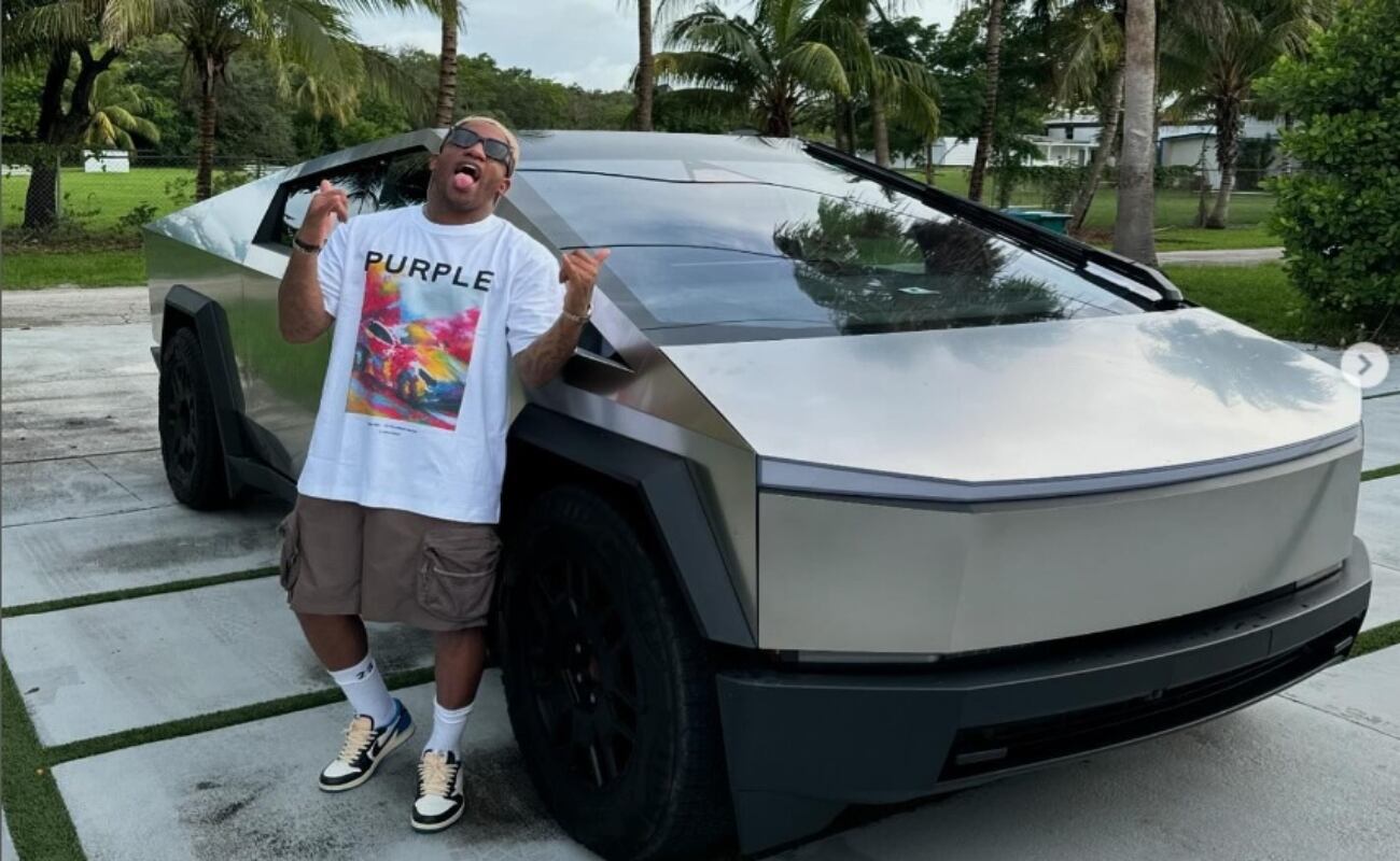 ¿Cuánto cuesta el extravagante auto con el que Jefferson Farfán se mostró en redes sociales? (Foto: Instagram Jefferson Farfán)