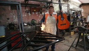 De la soldadura al escenario: Lucho Calle, el cerrajero que canta como los dioses