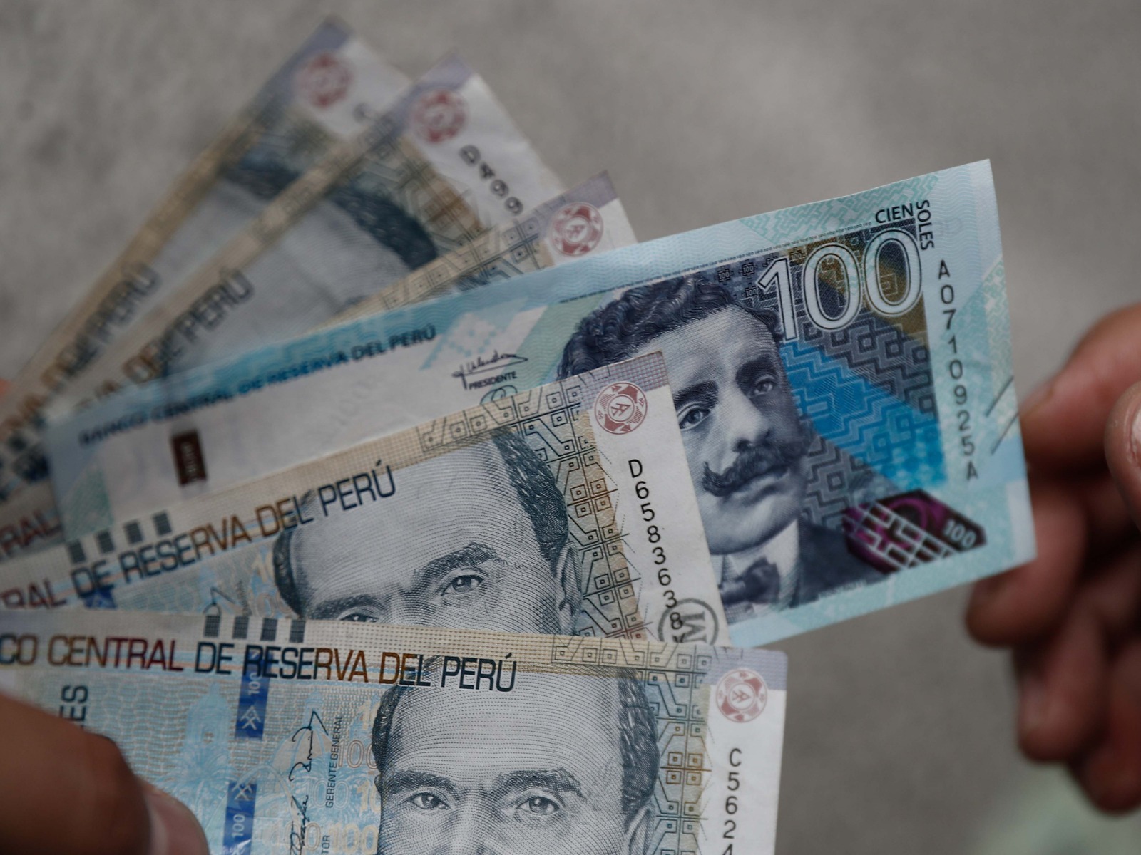 La experta explica que mediante mandato judicial, sentencia, el juez podrá ordenar la retención del 30% de los fondos reterados e incluso en los casos en el que el padre haya decidido no presentar su solicitud de retiro. (Foto: El Comercio)