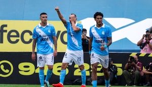 ¡El ‘Pirata’ aplicó la ley del ex! Hernán Barcos cabecea y Sporting Cristal le empata 2-2 a Alianza Lima