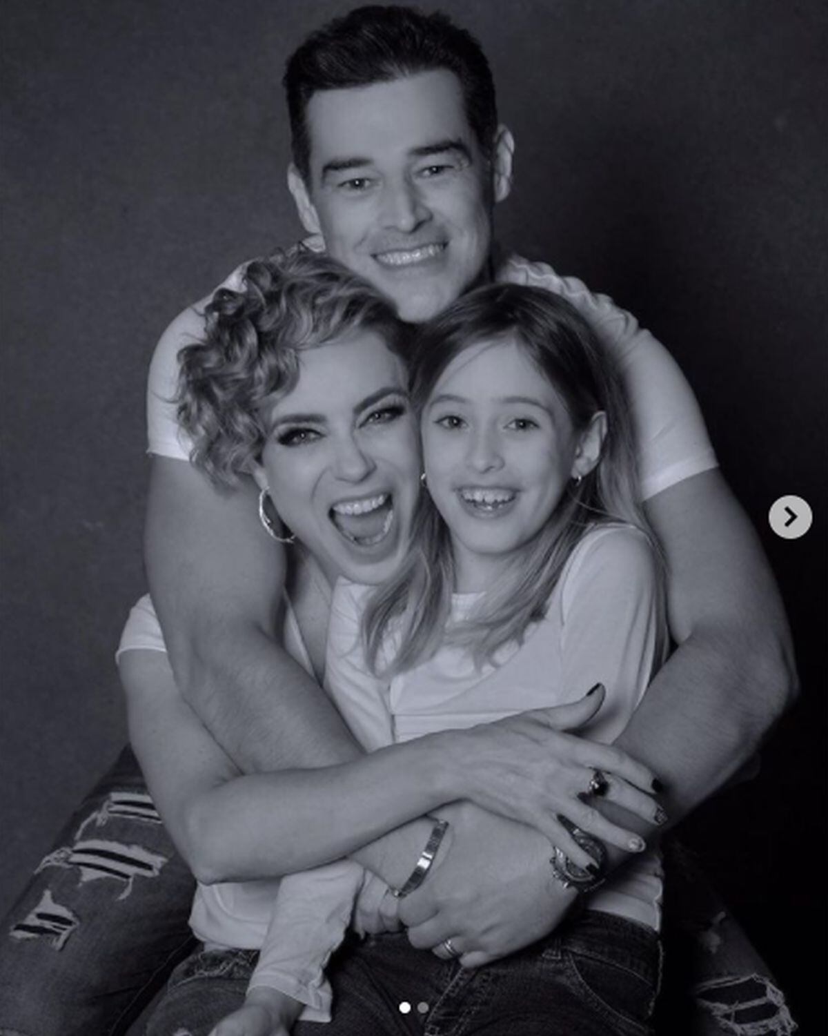 Con esta imagen, la conductora televisiva dejó en claro que para ella lo más importante ante todo es su familia (Foto: Carmen Muñoz / Instagram)