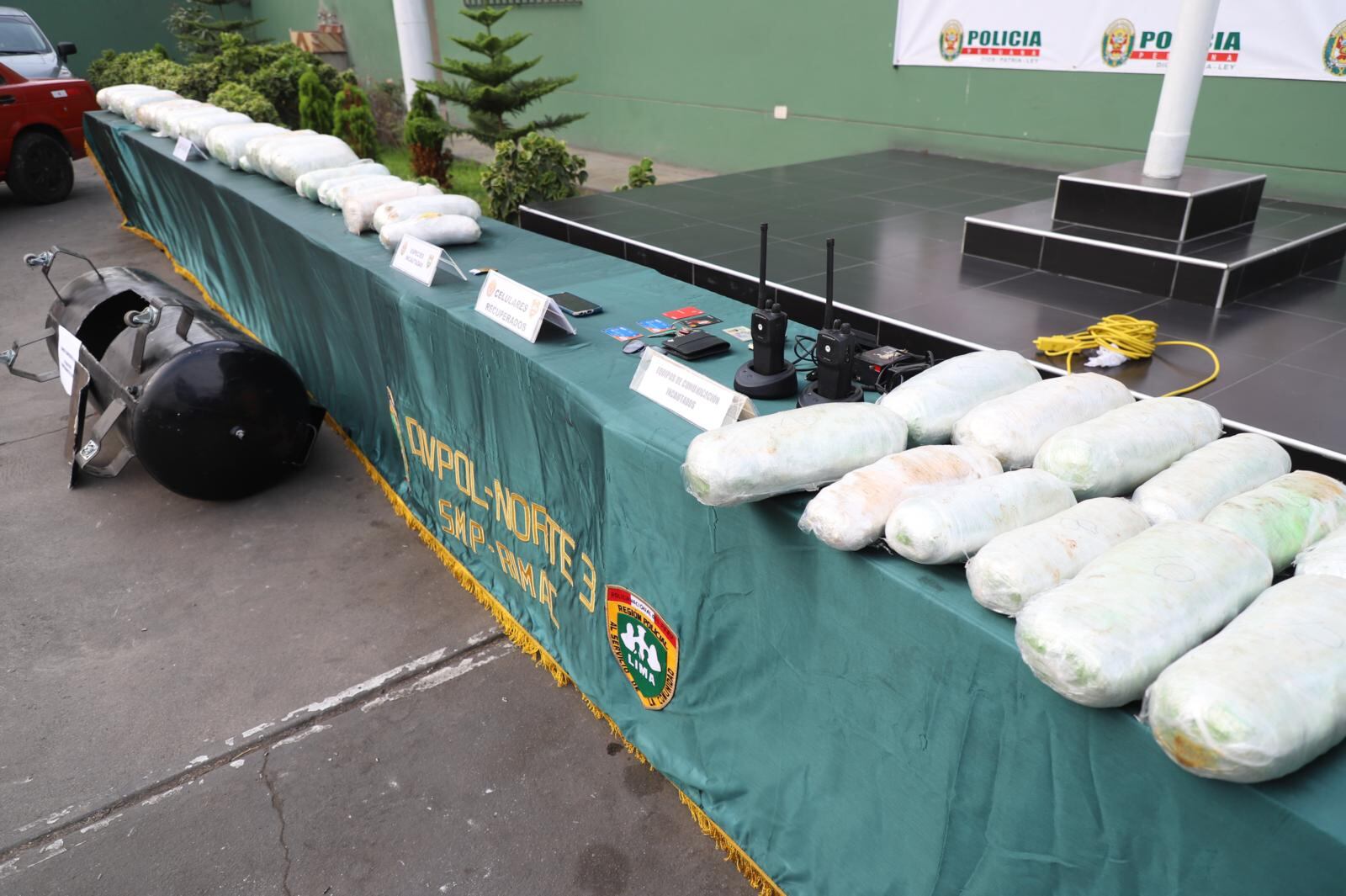 Los paquetes de marihuana venían de Huamachuco, La Libertad, a Lima. Aquí iba a ser entregado a una organización para su posible comercialización en el exterior. | Foto: Eduardo Cavero / Trome