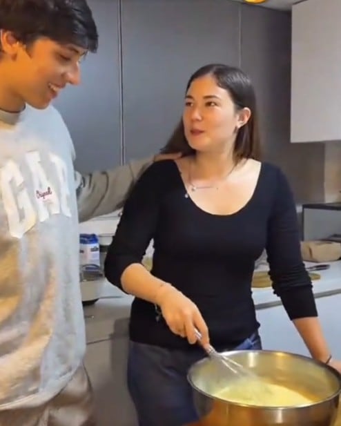 Kyara Villanella y su enamorado.