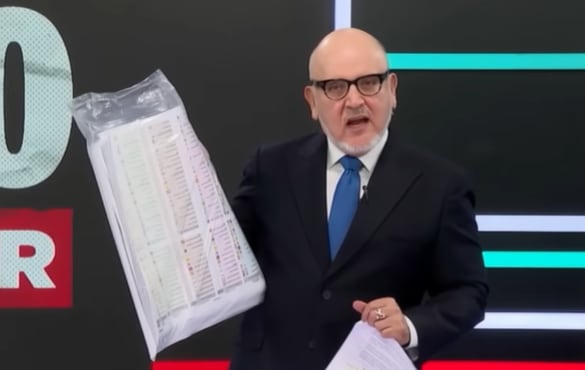 Programa de Beto Ortiz mostró cajas con votos encontradas en la basura