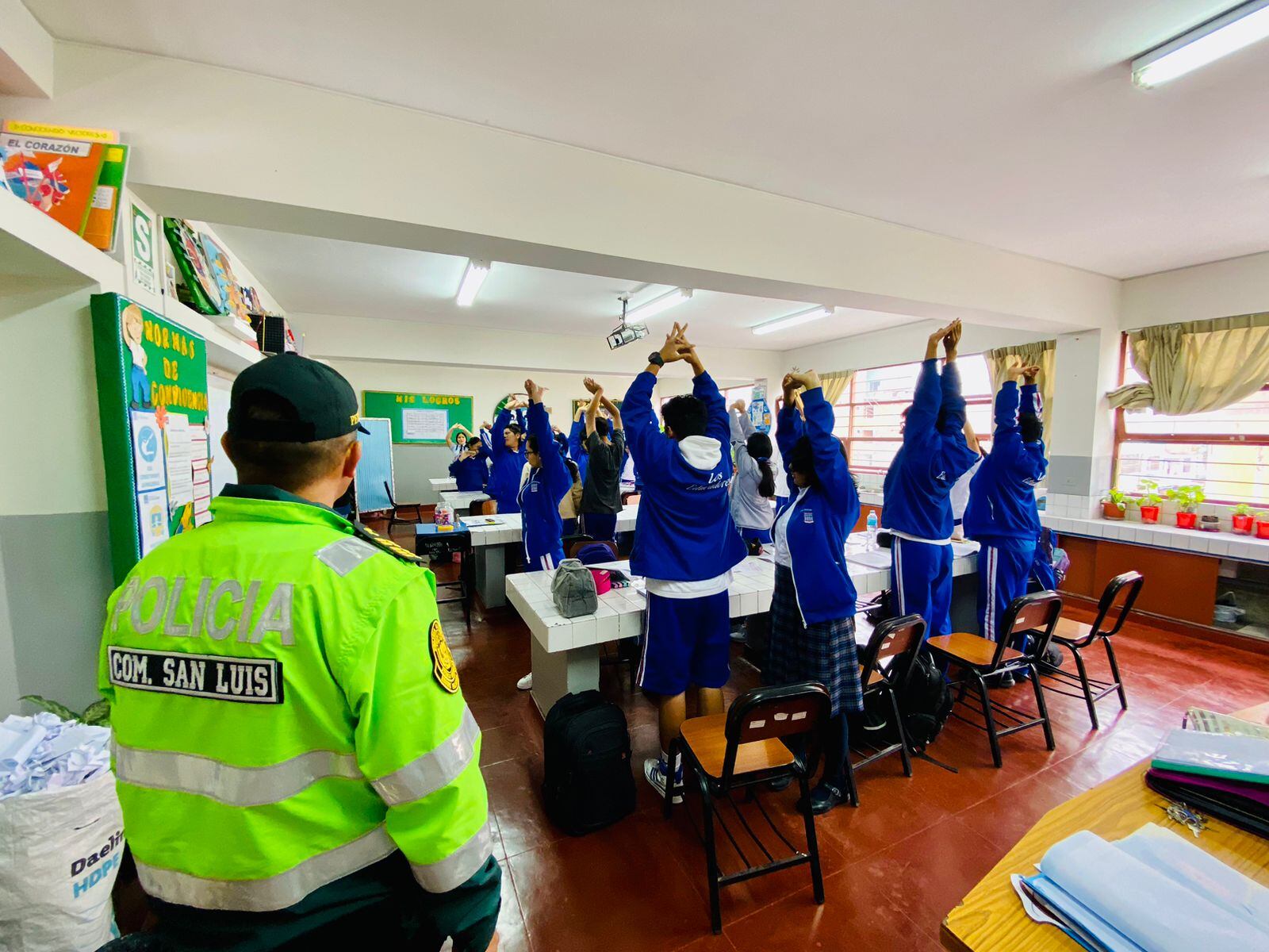La Policía también participó de las charlas.