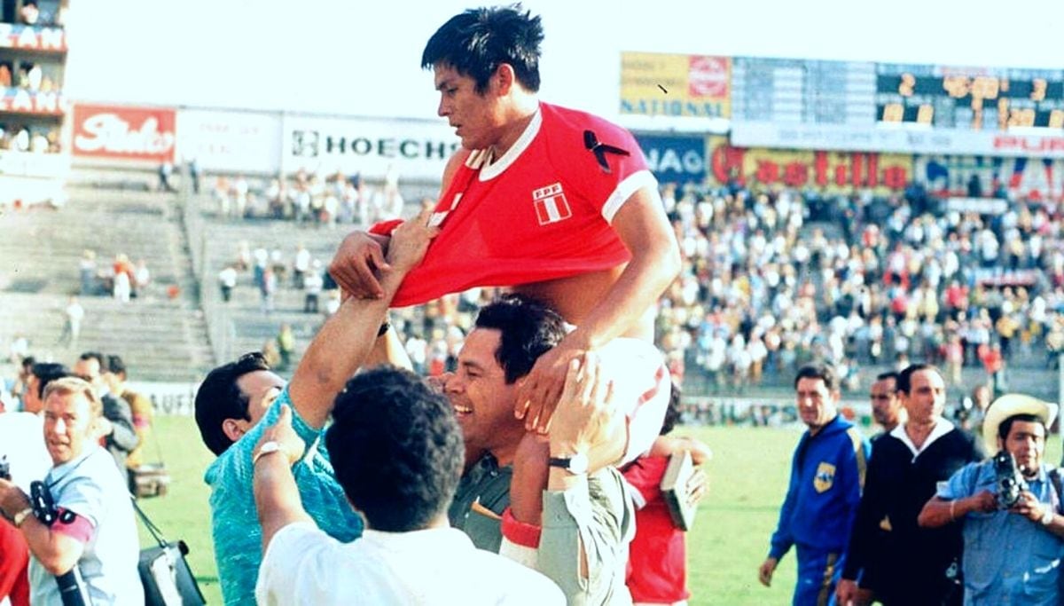 Un joven Hugo Sotil no se dejó lornear por Ramón Mifflin (Foto: GEC)