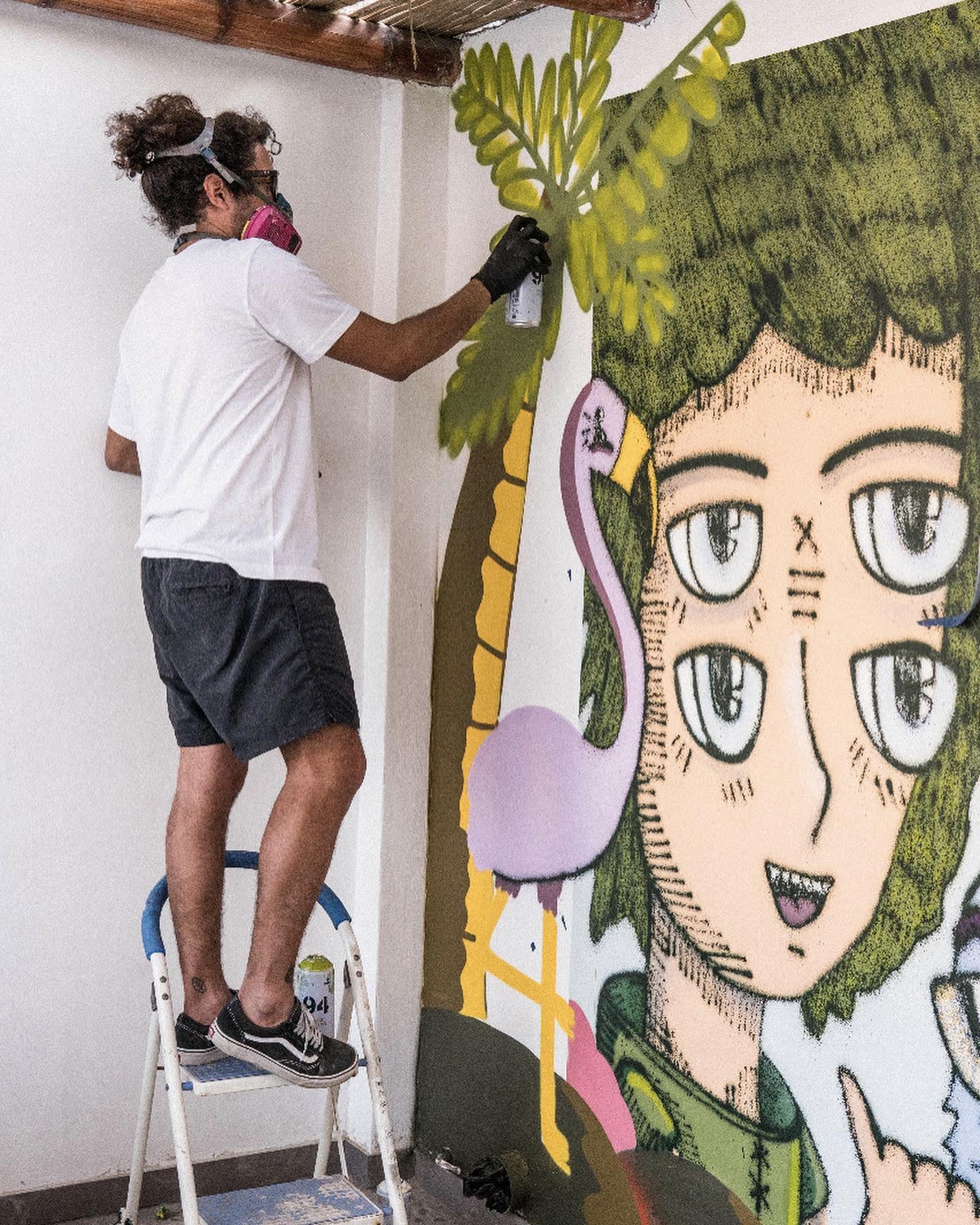 Cake, muralista peruano que participa de campaña para transformar a la ciudad. Foto. Facebook de Cake