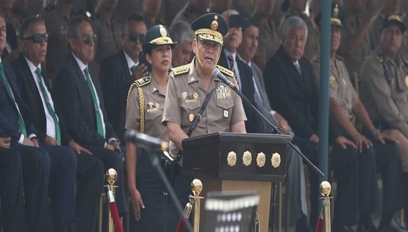 Destituido comandante general de l PNP, Jorge Angulo, rechazó su pase al retiro.