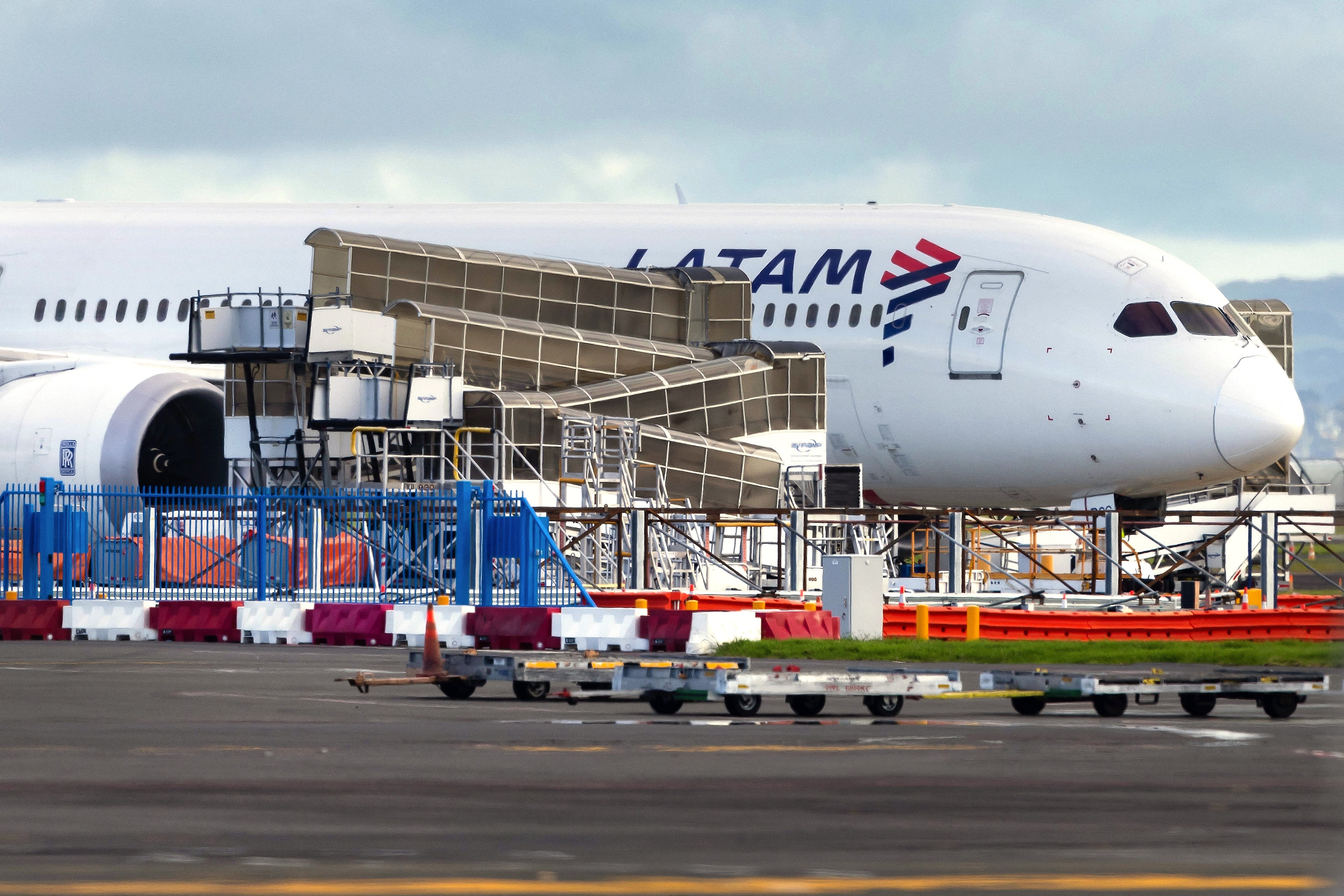 Un avión Boeing 787 Dreamliner de LATAM Airlines. (Foto de BRETT PHIBBS / AFP)