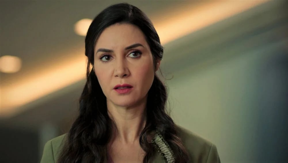 Resul desconfía de Suzan en la telenovela turca "Hermanos" (Foto: NG Medya)