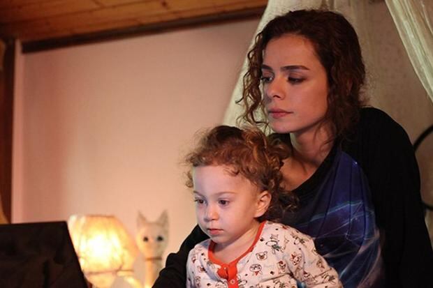 Özge Özpirinçci interpreta a Zeynep en “Amor a segunda vista” (Foto: Süreç Film)