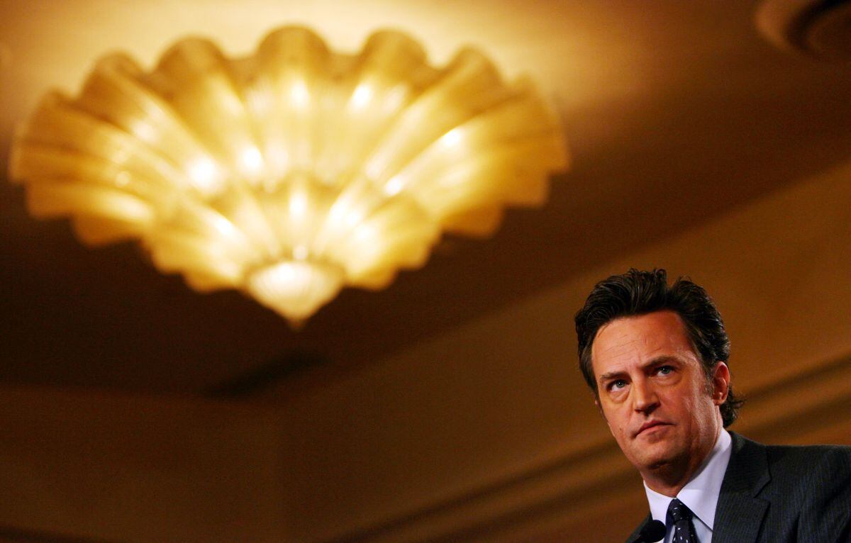 Cuando Matthew Perry anunció los nominados para la 64ª Entrega Anual de los Globos de Oro, el 14 de diciembre de 2006 en Beverly Hills, California (Foto: Gabriel Bouys / AFP)