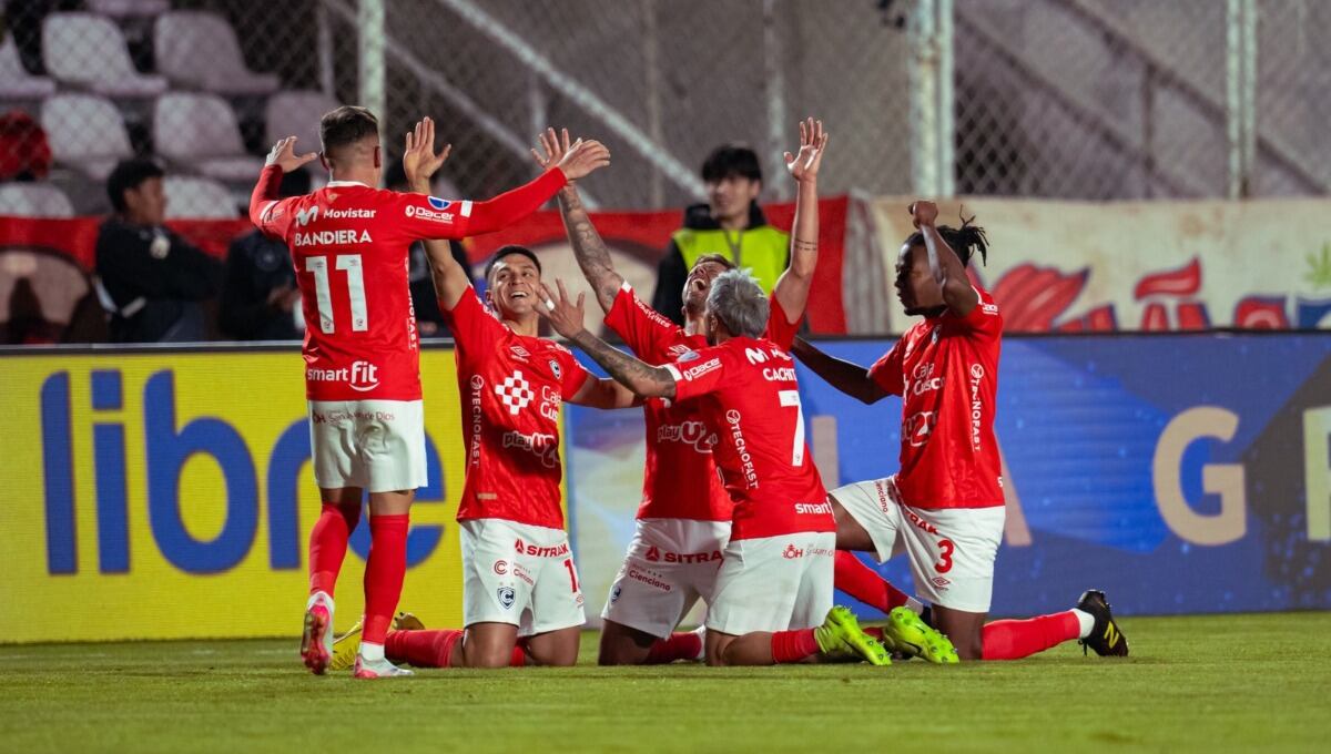 ¡Bombazo del ‘Papá’ en Cusco! Amondarain marcó un golazo para el 2-0 de Cienciano (VIDEO)