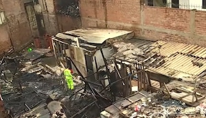 Callao: Niños salvan de morir en incendio que arrasó una quinta | VIDEO