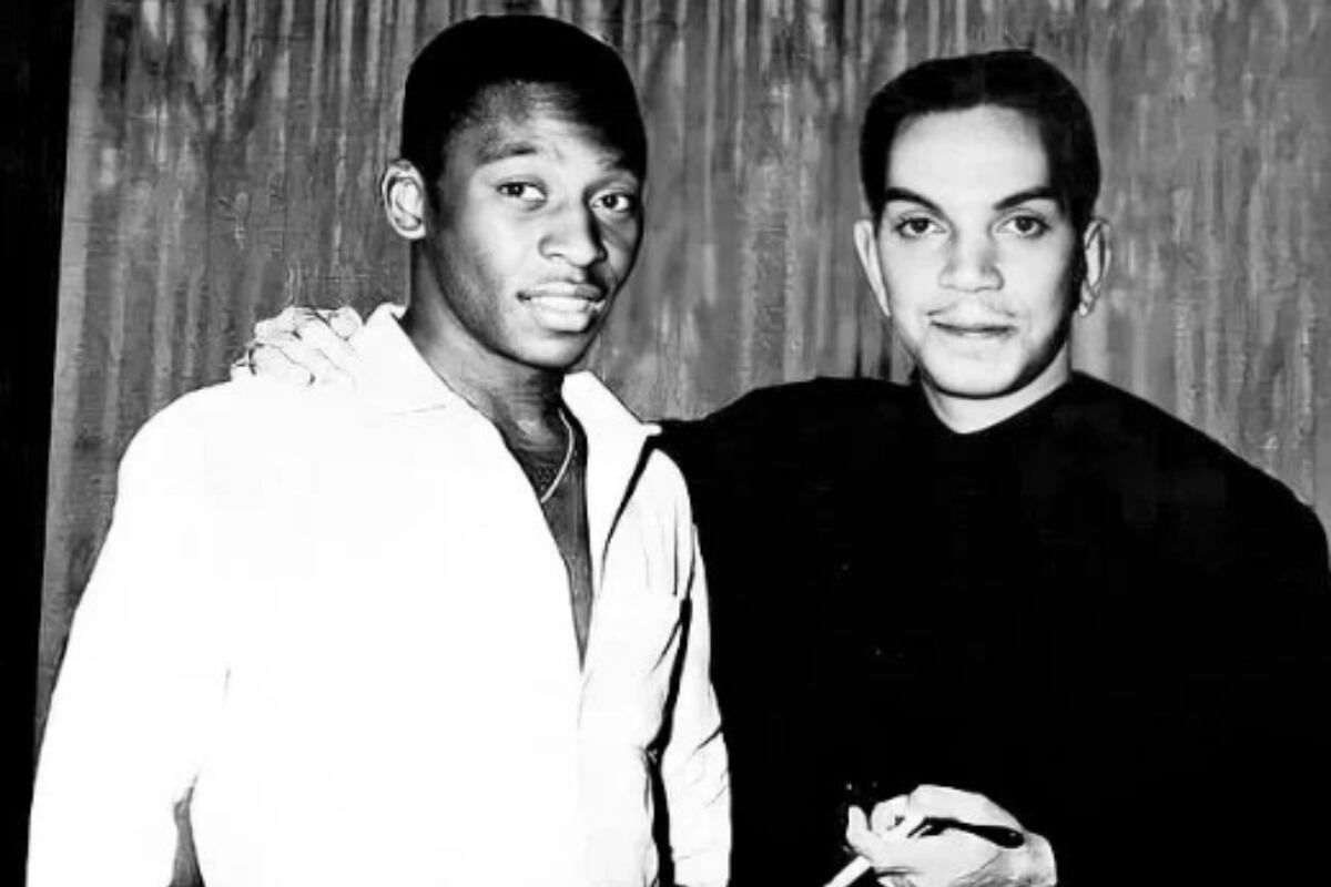 La foto de Pelé y Cantinflas ha cobrado fama en las últimas horas hasta convertirse en viral. (Foto: @el_historiador__)
