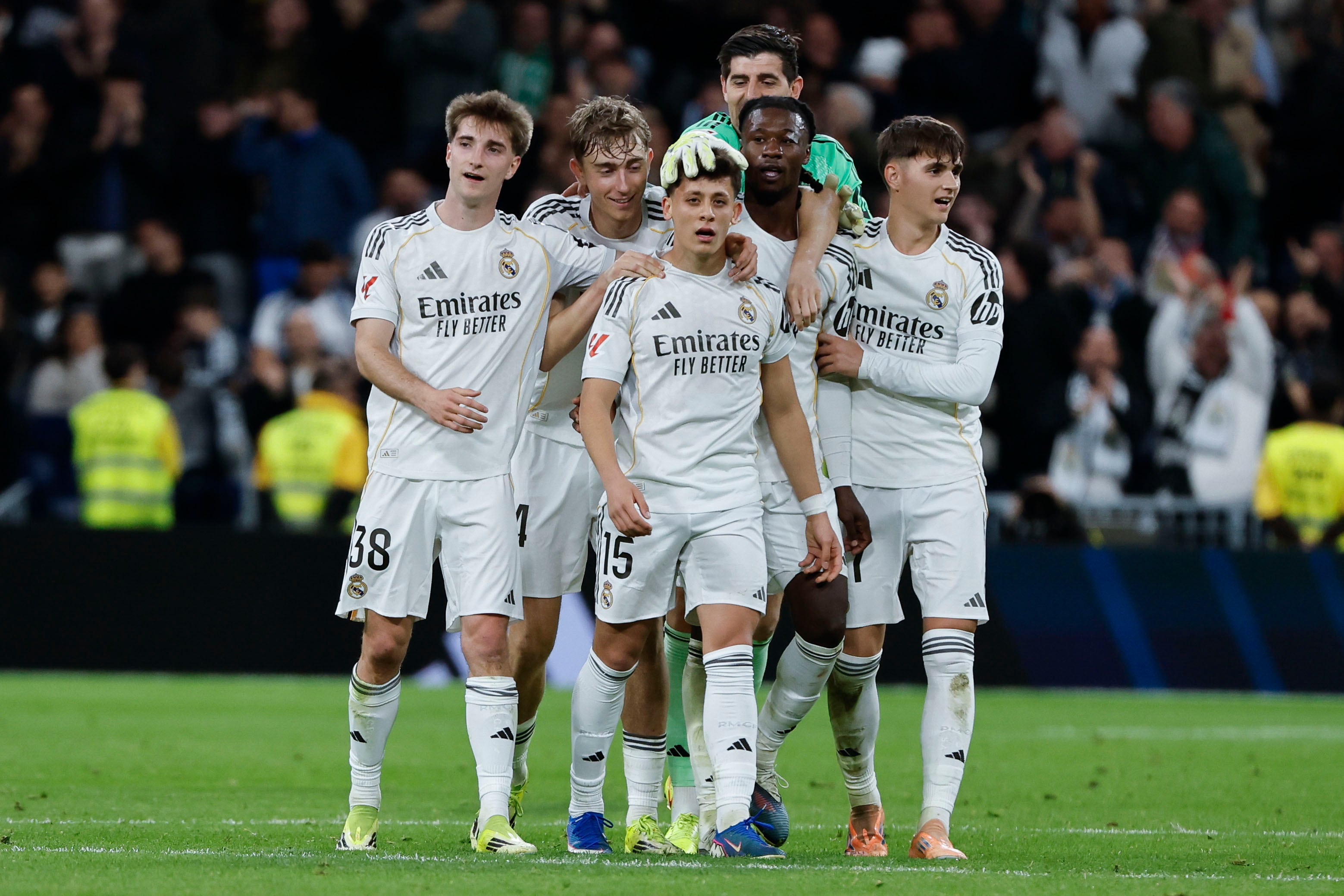 Arda Güler celebra el tremendo golazo que anotó ante el Elche. (EFE / Chema Moya)