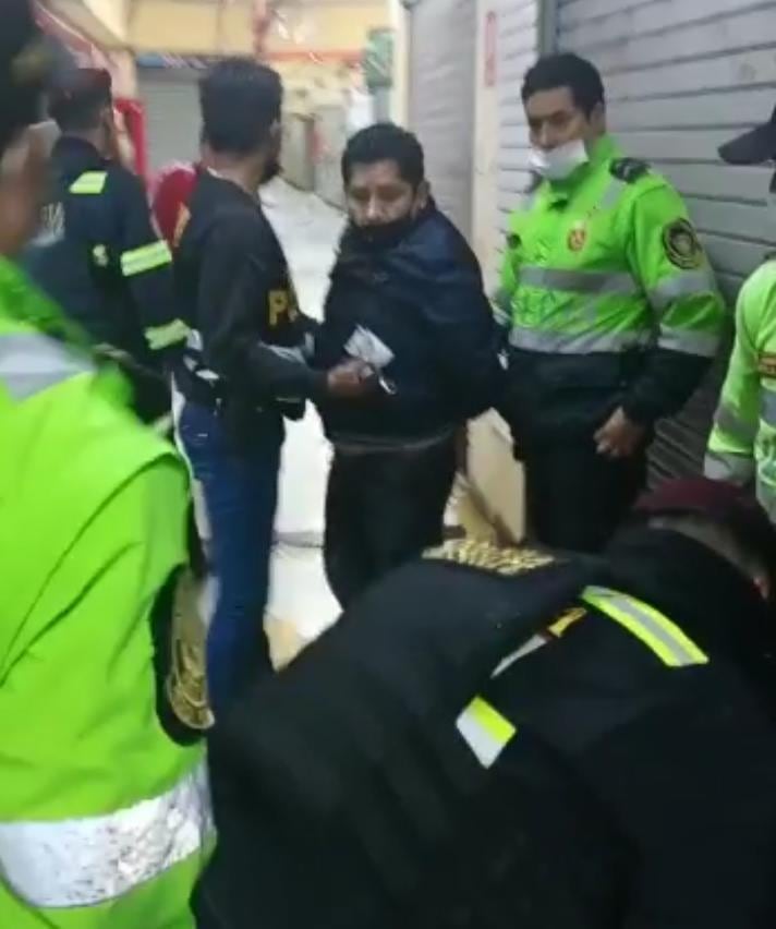 Sujetos, entre ellos un vigilante, iban a robar en galería Capón Center.
