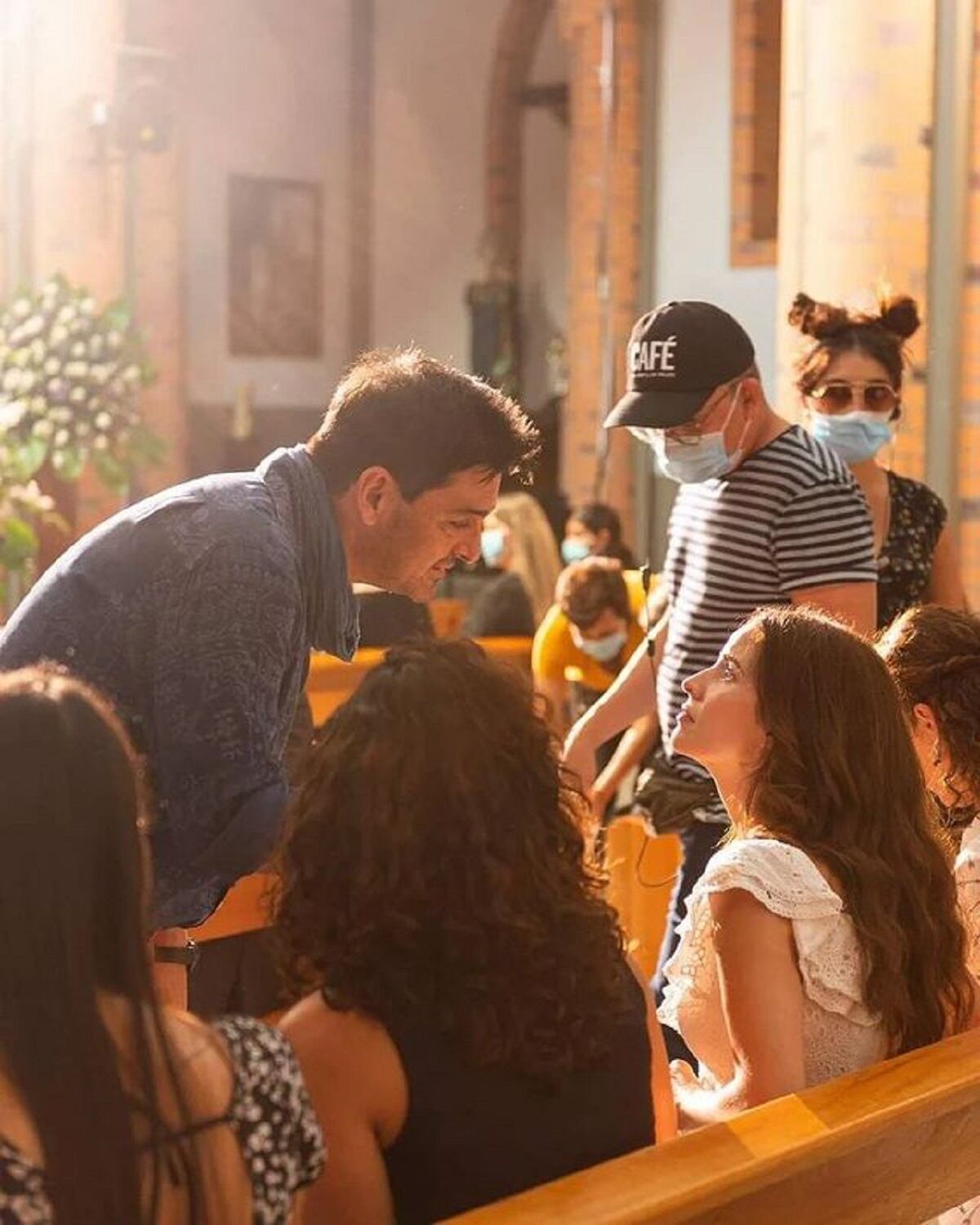 Laura Londoño prestando atención a la indicaciones del director de "Café con aroma de mujer" (Foto: Laura Londoño/ Instagram)