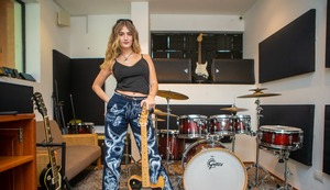 Alessandra Aguirre: ‘Me puedo estar bañando, escucho una melodía en mi cabeza, salgo y la grabo’